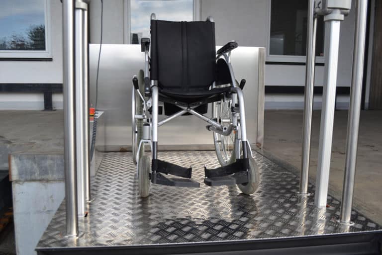 Rollstuhl Hebebühne MB850