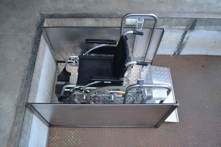 Rollstuhl Hebebühne MB750